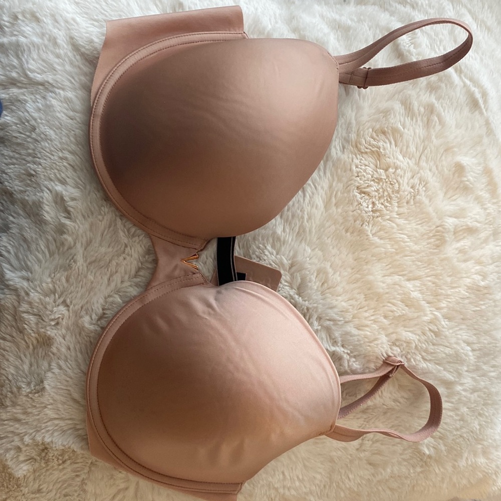 Like New Victoria’s Secret Beige Smooth-Back Bra Size 36DDD